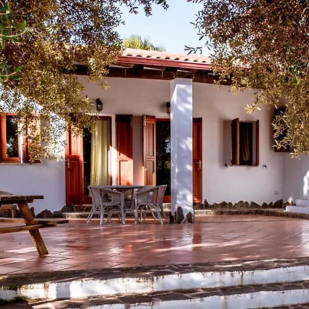 לינה וארוחת בוקר Sa Ruscitta 3*